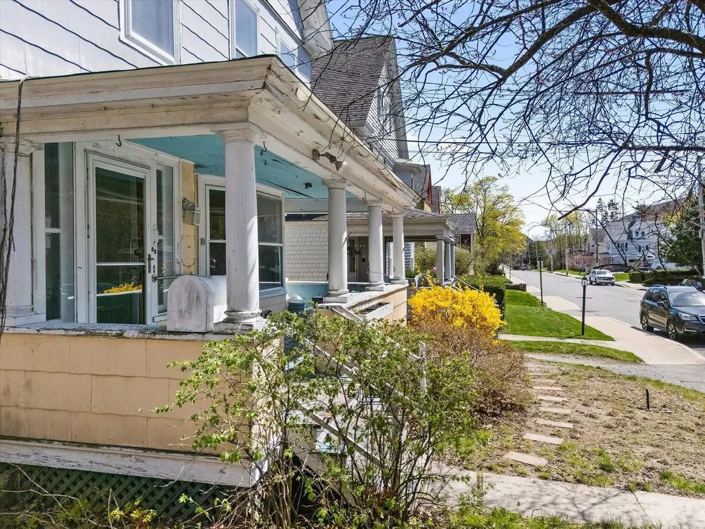 22 Ledgelawn Avenue Bar Harbor ME 04609