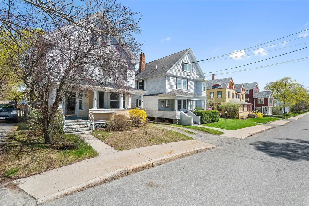 22 Ledgelawn Avenue Bar Harbor ME 04609
