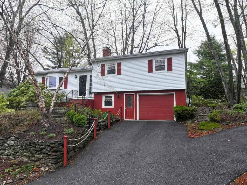 11 Moreau Avenue Lewiston ME 04240