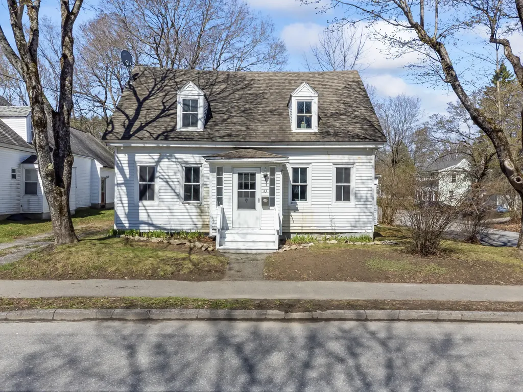 43 Harrison Avenue Gardiner ME 04345