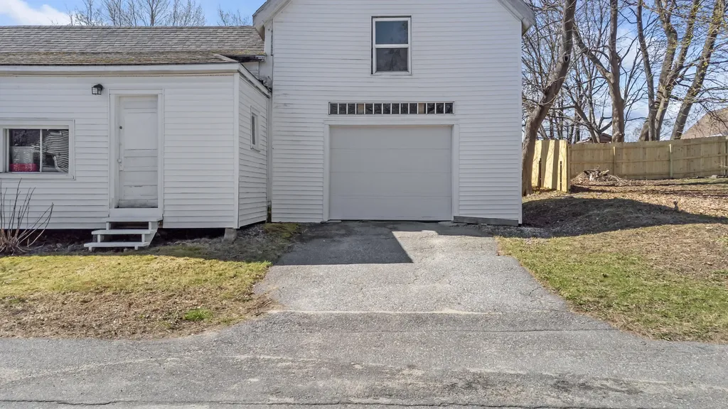 43 Harrison Avenue Gardiner ME 04345