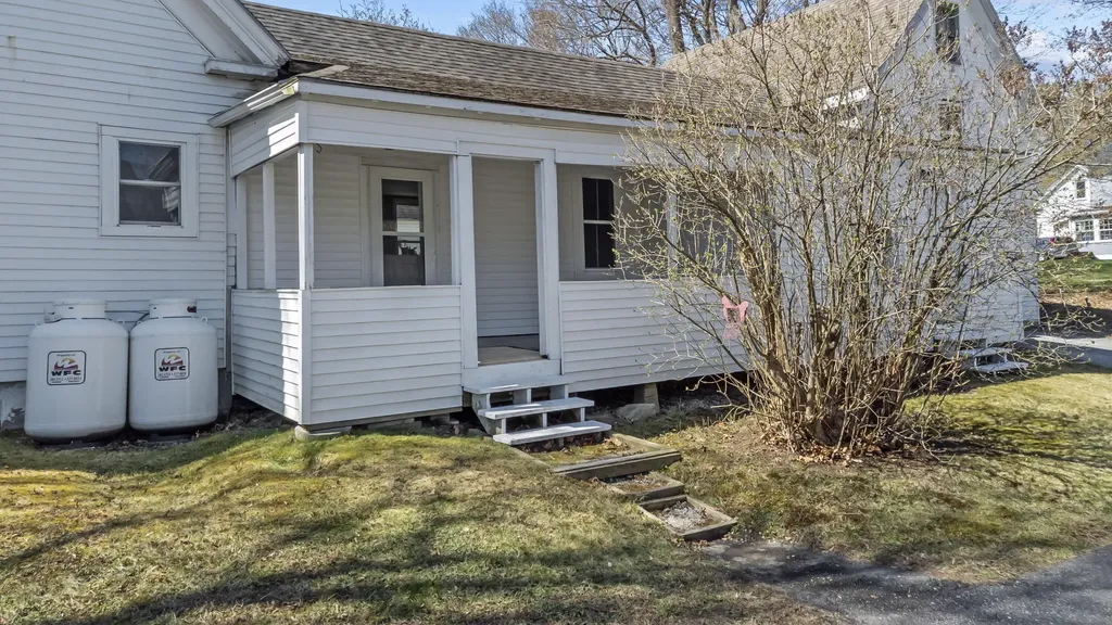 43 Harrison Avenue Gardiner ME 04345