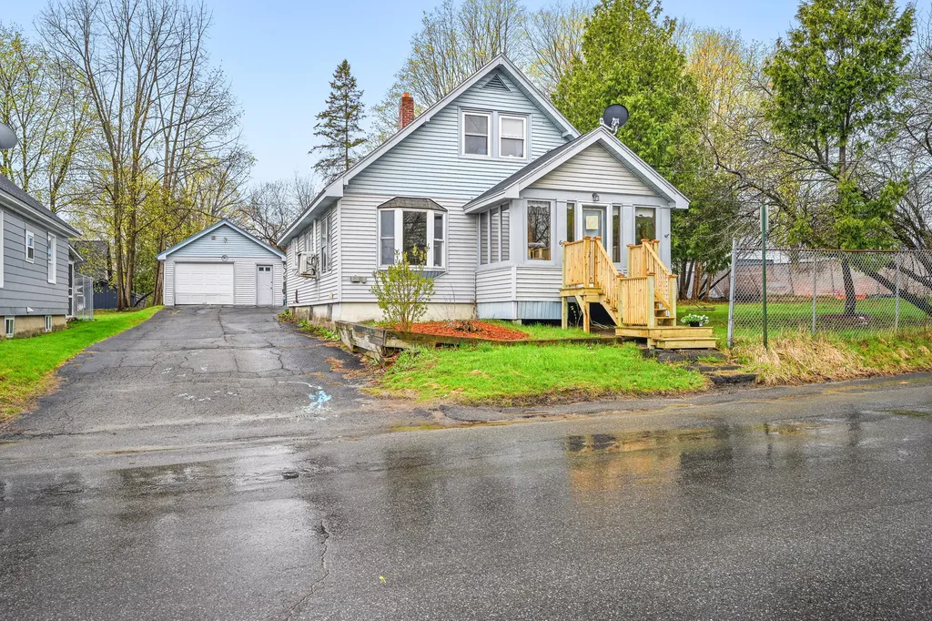 62 Oak Street Waterville ME 04901
