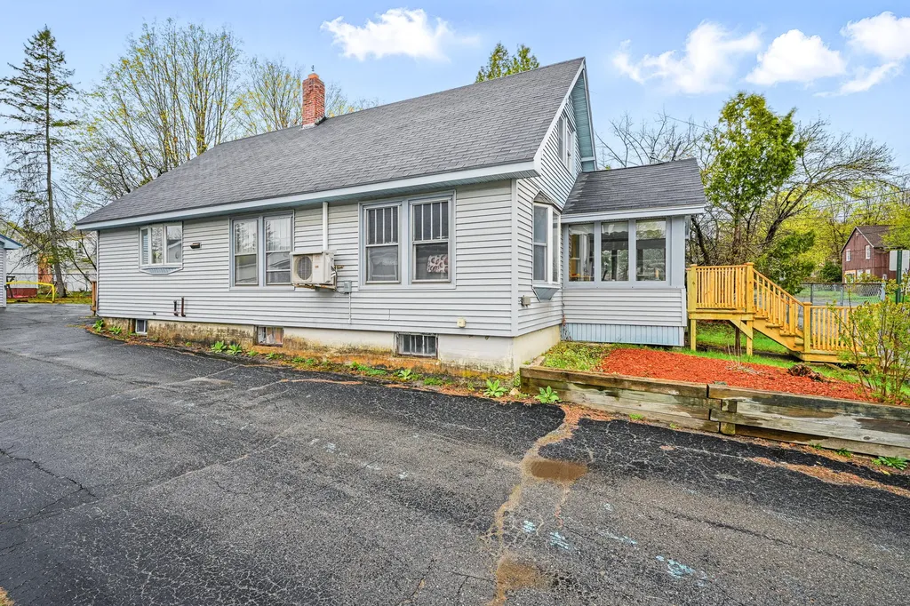 62 Oak Street Waterville ME 04901