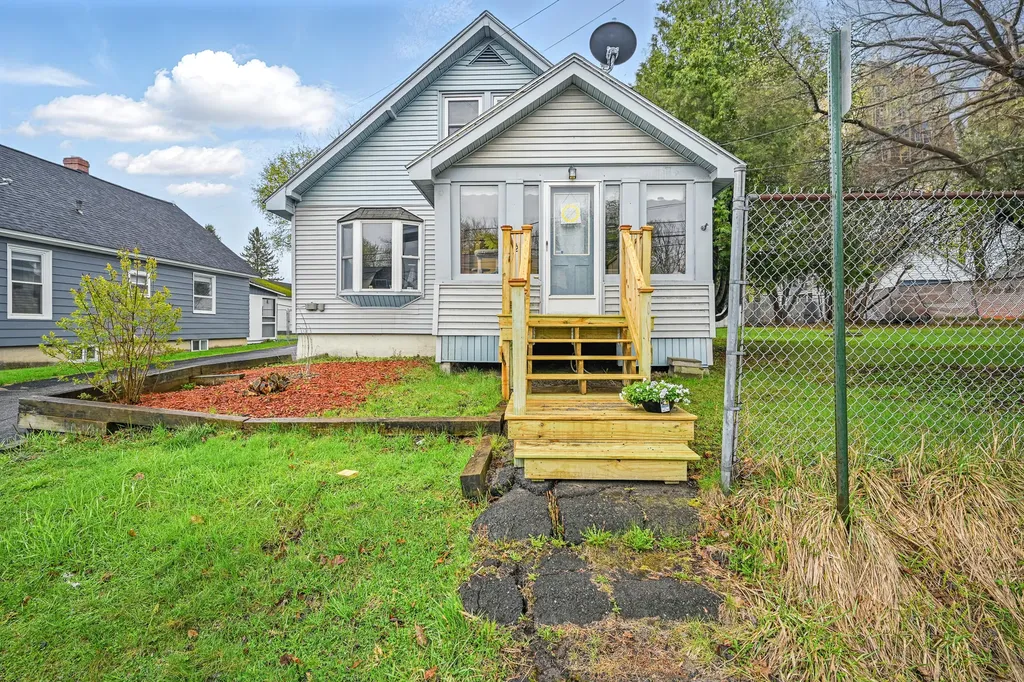 62 Oak Street Waterville ME 04901