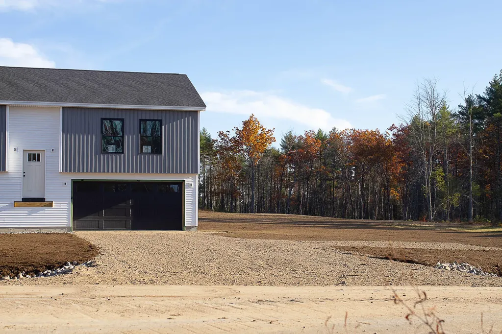 9 Hunters Haven Standish ME 04084