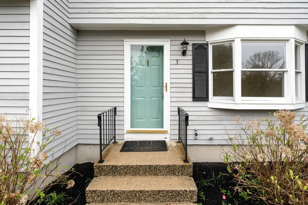 3 Great Pond Terrace Cape Elizabeth ME 04107
