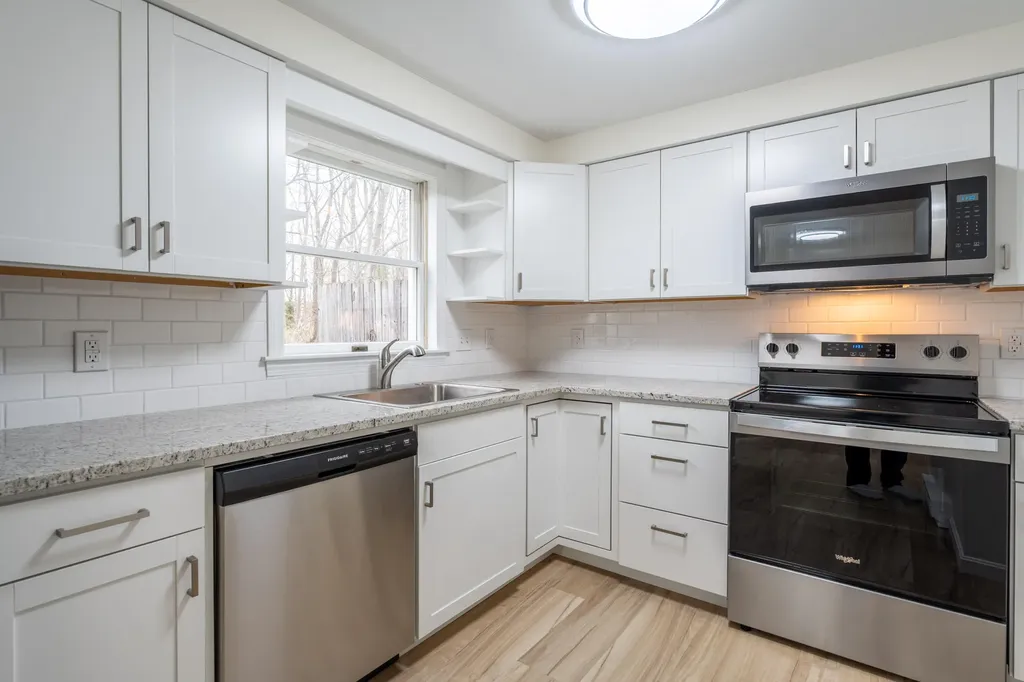 3 Great Pond Terrace Cape Elizabeth ME 04107