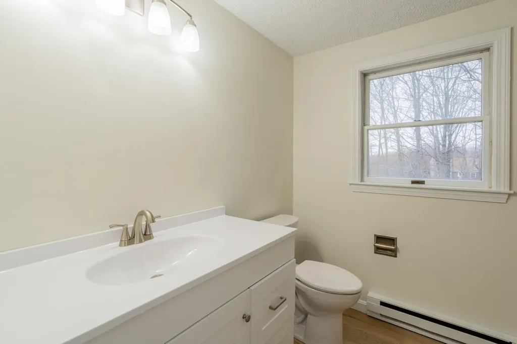 3 Great Pond Terrace Cape Elizabeth ME 04107
