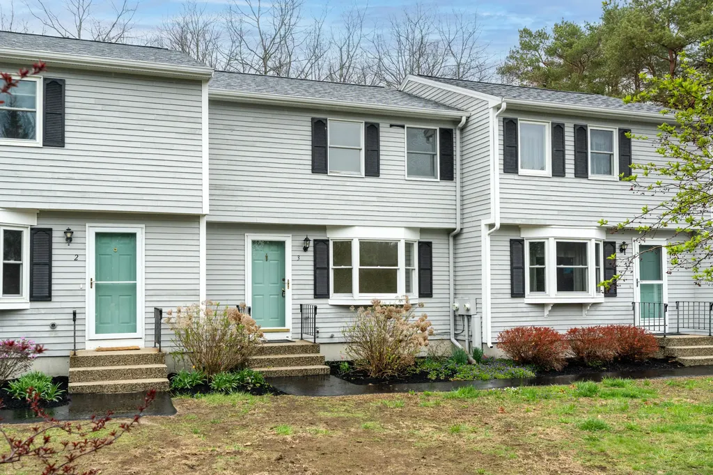 3 Great Pond Terrace Cape Elizabeth ME 04107