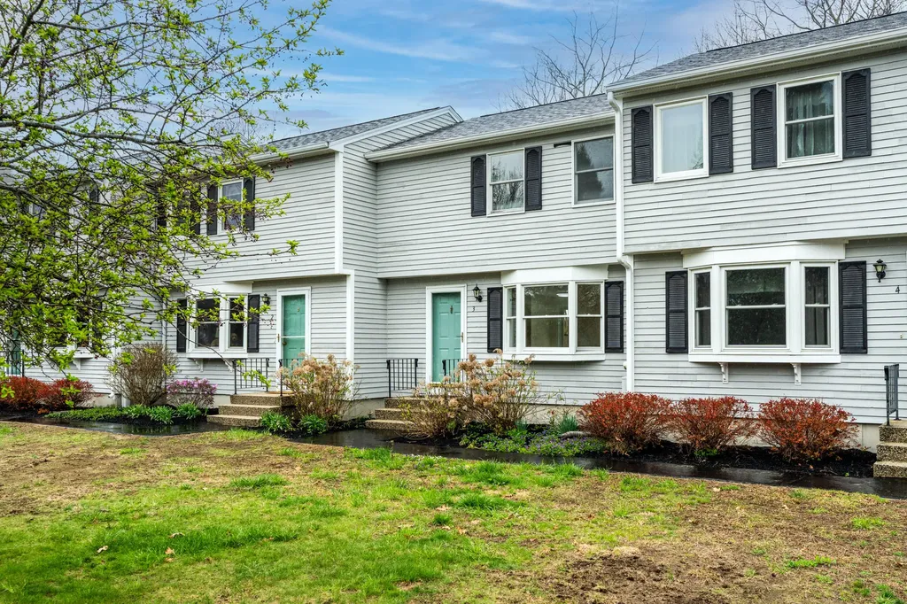 3 Great Pond Terrace Cape Elizabeth ME 04107