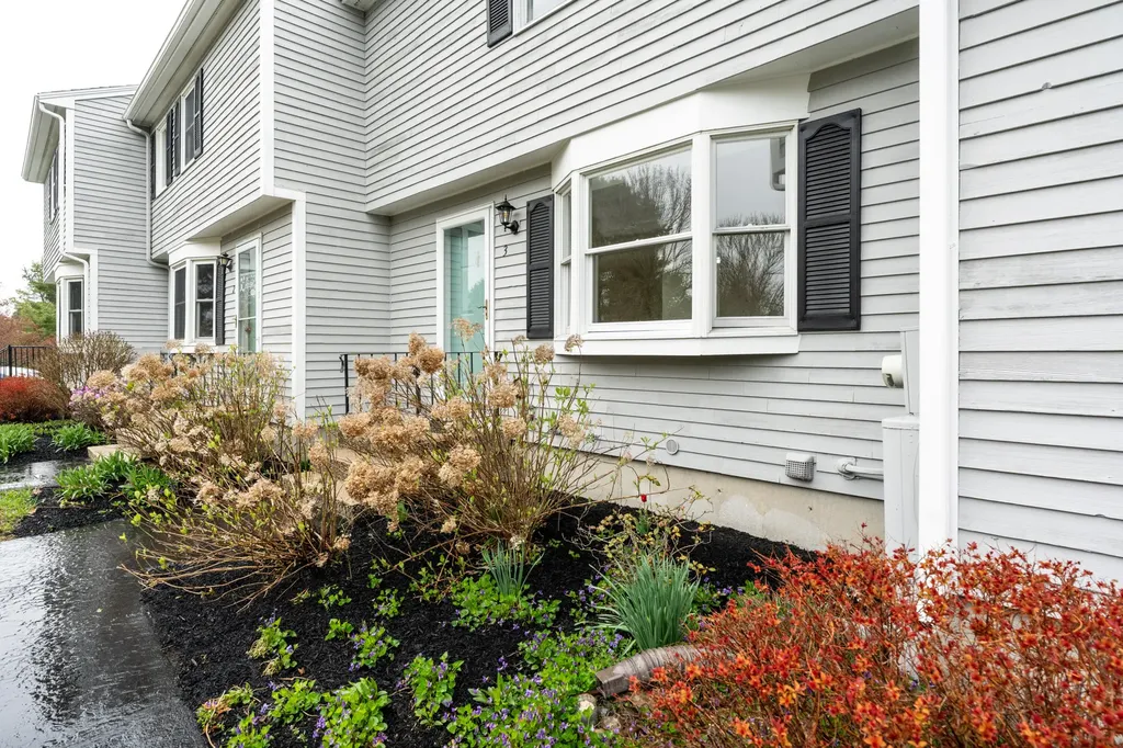 3 Great Pond Terrace Cape Elizabeth ME 04107