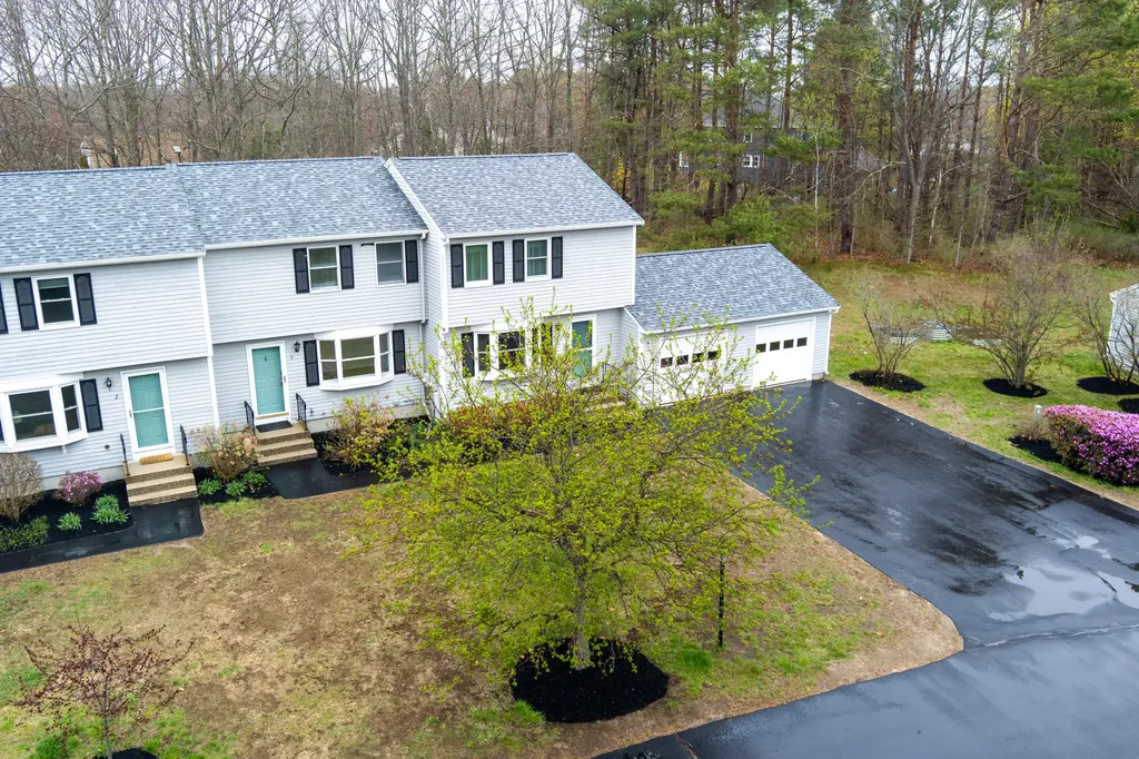 3 Great Pond Terrace Cape Elizabeth ME 04107