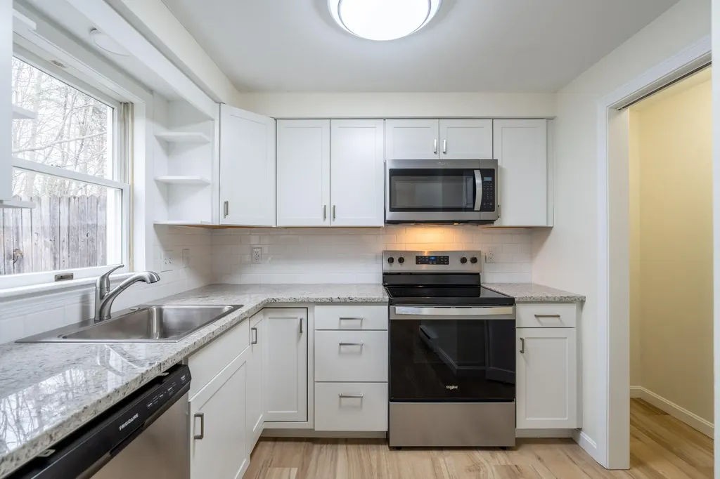 3 Great Pond Terrace Cape Elizabeth ME 04107