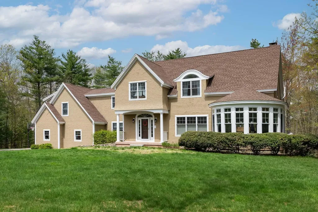 16 Tall Pines Way York ME 03909