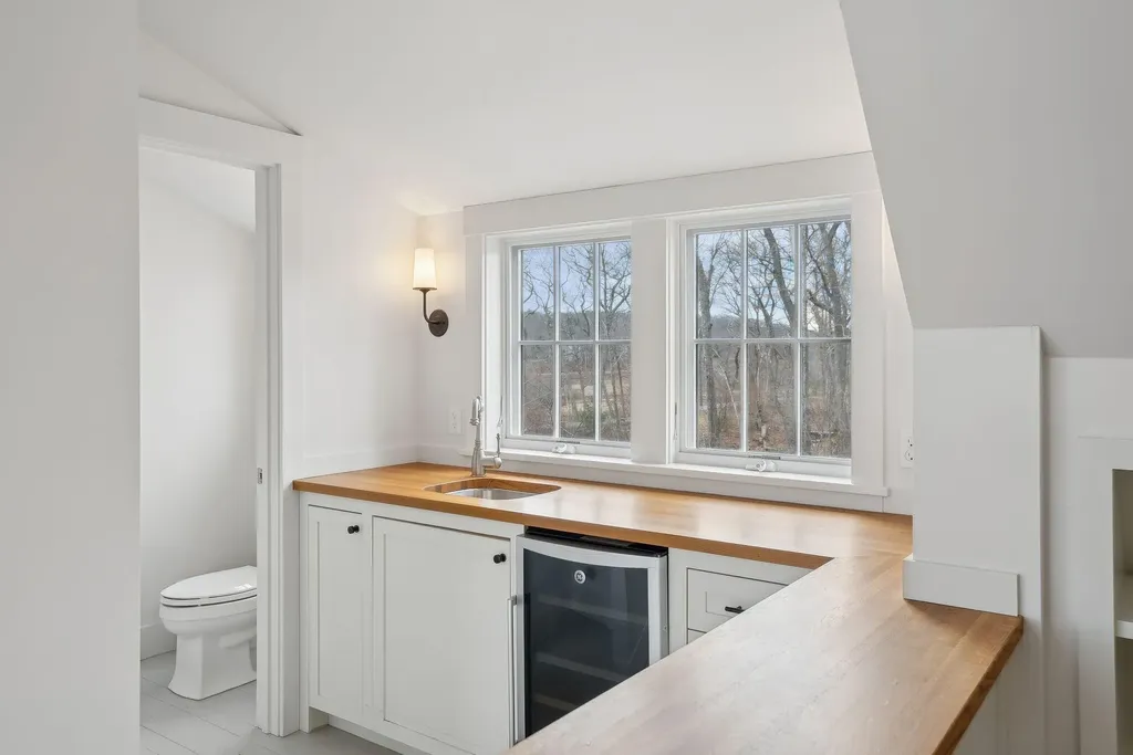 41 Old Mill Road Cape Elizabeth ME 04107