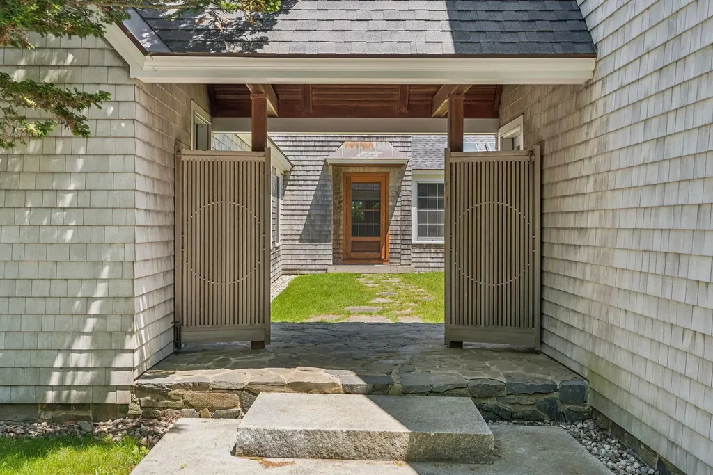 41 Old Mill Road Cape Elizabeth ME 04107