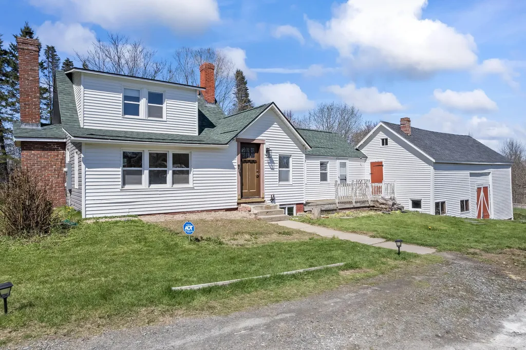 741 Bellsqueeze Road Clinton ME 04927