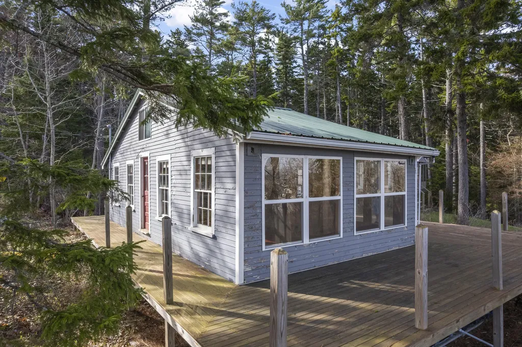 15 Blueberry Hill Road Georgetown ME 04548