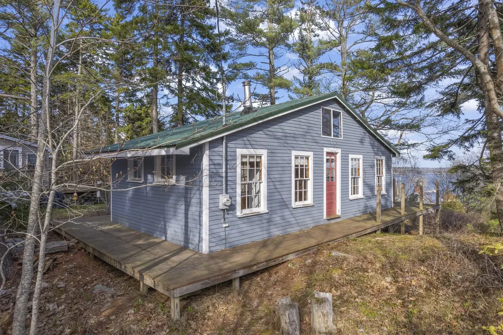 15 Blueberry Hill Road Georgetown ME 04548
