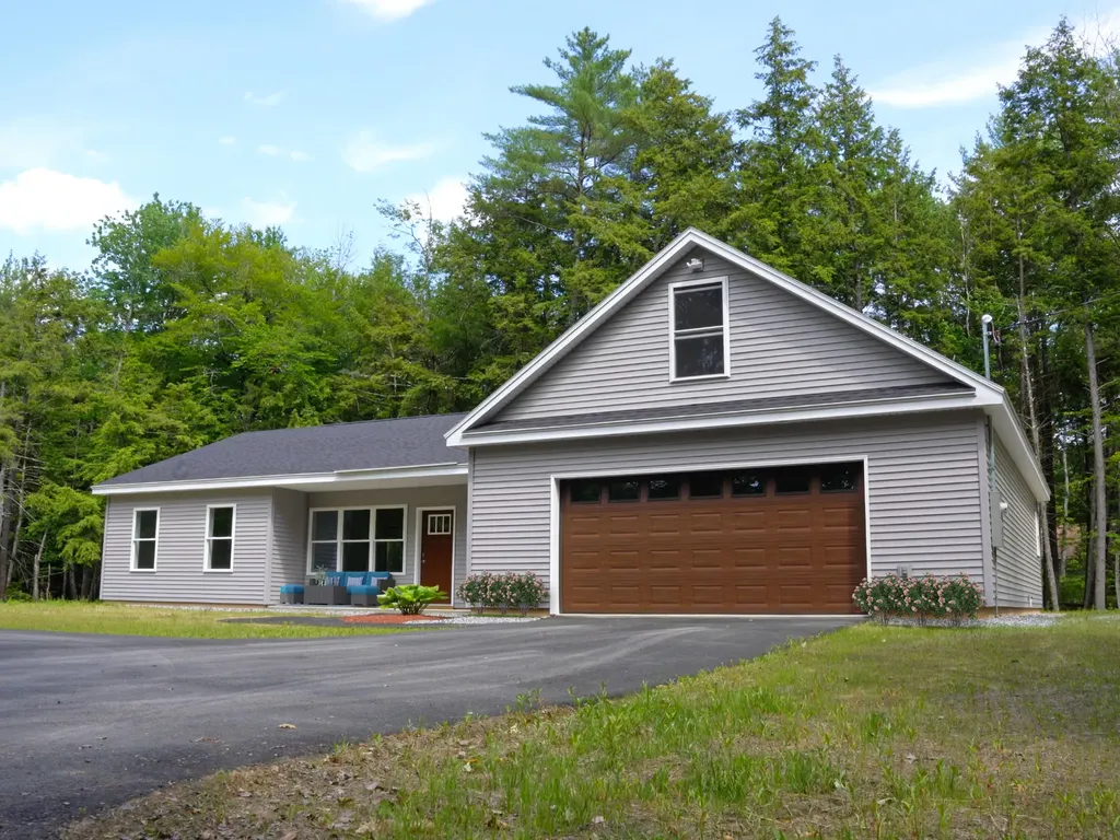 3 Milligan Circle Oxford ME 04270