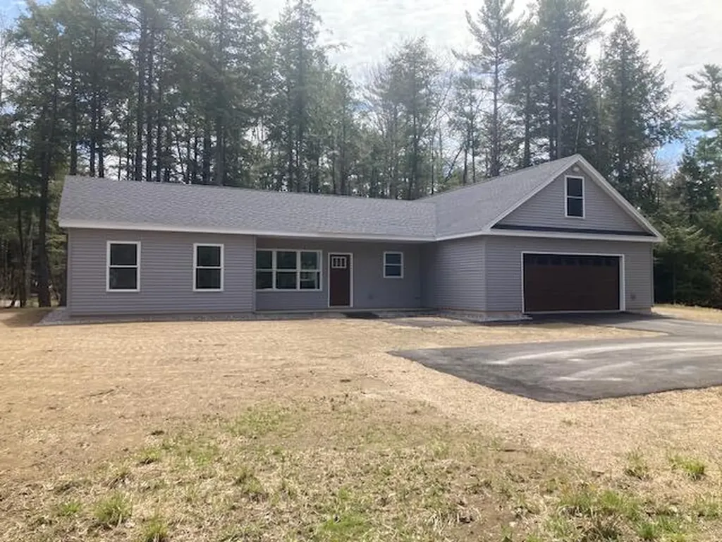 3 Milligan Circle Oxford ME 04270
