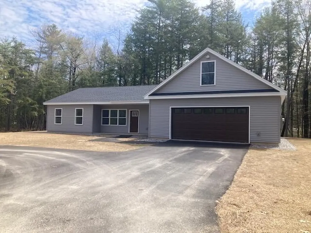 3 Milligan Circle Oxford ME 04270