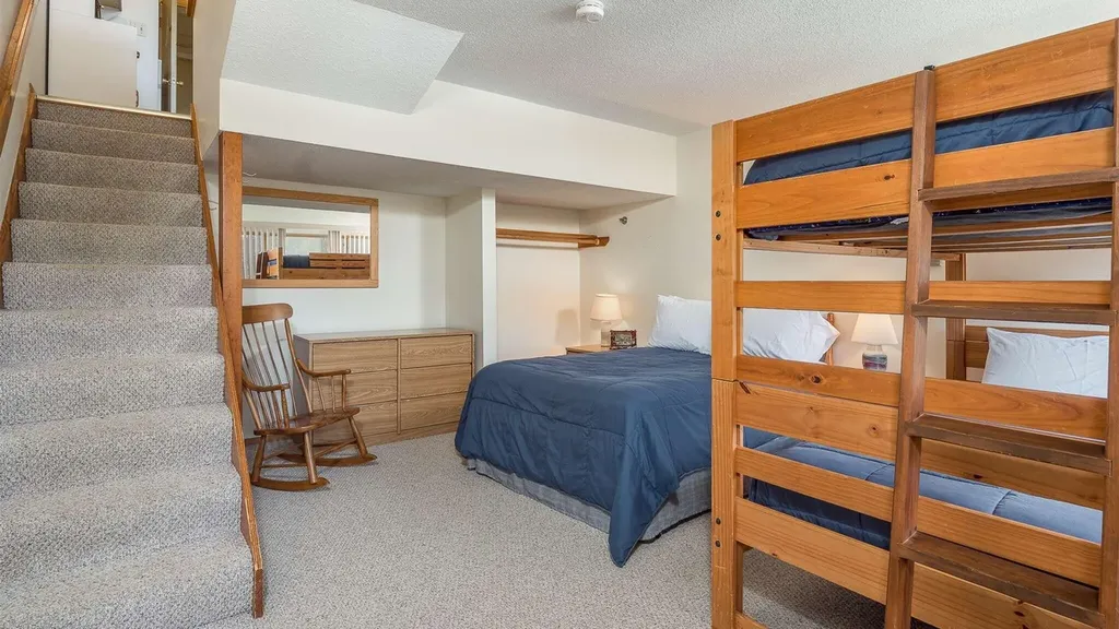 8 Sunrise Drive Newry ME 04261