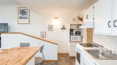 8 Sunrise Drive Newry ME 04261