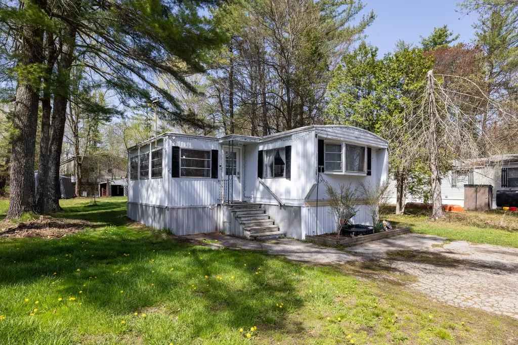 20 Heritage Drive Eliot ME 03903