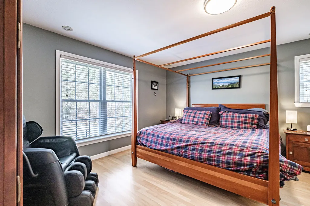 71 Eddie Kahkonen Road Norway ME 04268