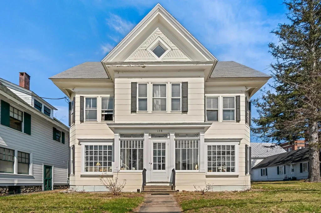138 High Street Farmington ME 04938