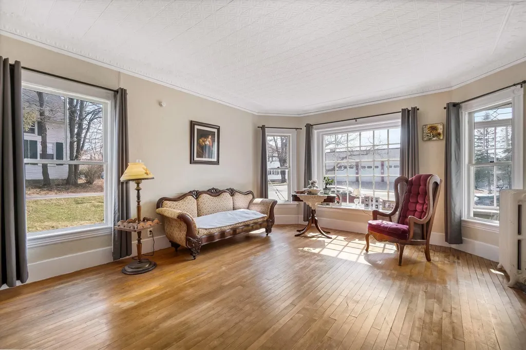 138 High Street Farmington ME 04938