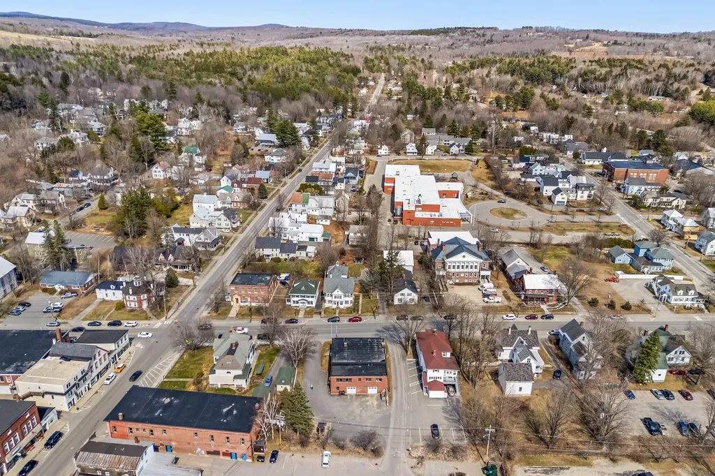 138 High Street Farmington ME 04938