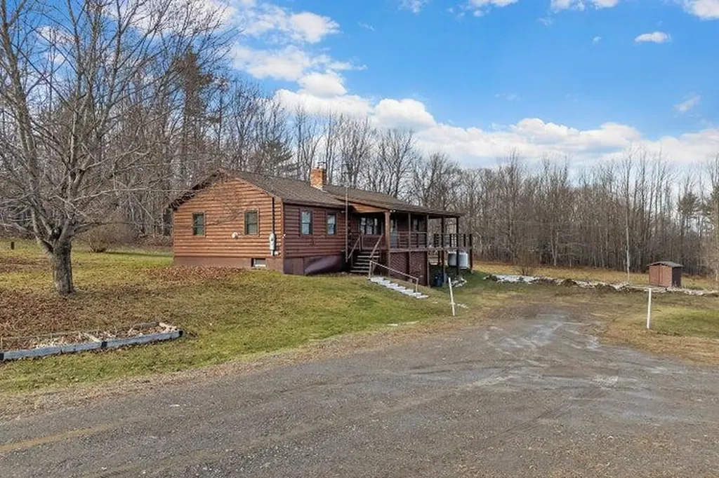 1413 Main Road Carmel ME 04419