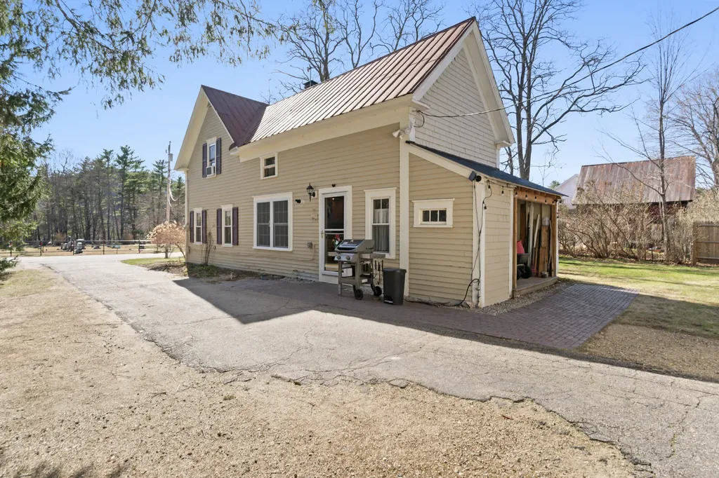 18 Hancock Avenue Hiram ME 04041