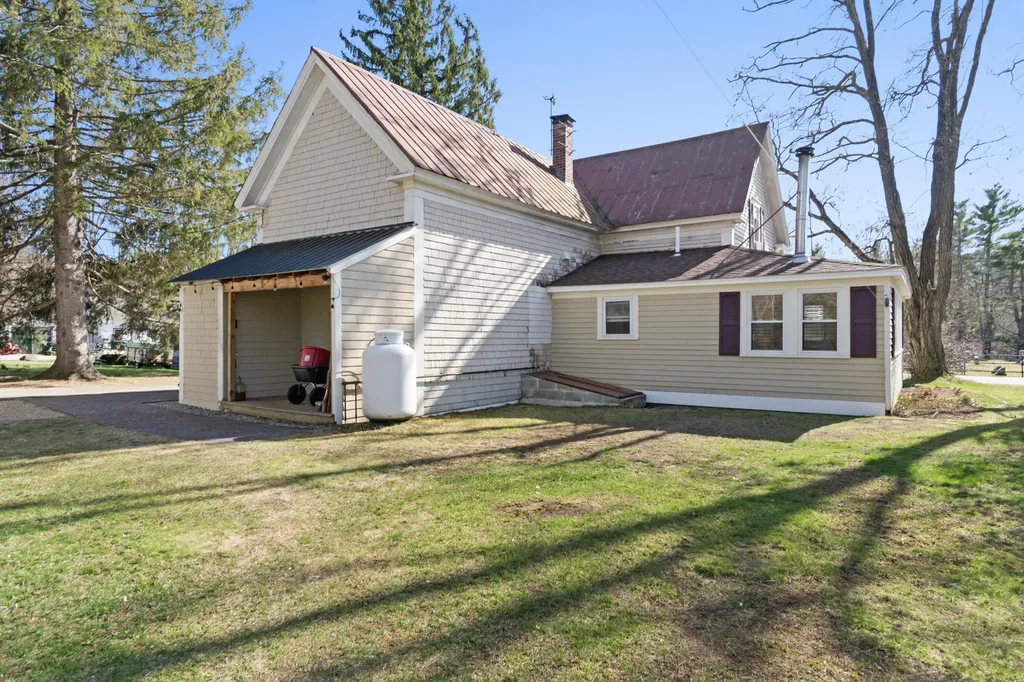 18 Hancock Avenue Hiram ME 04041