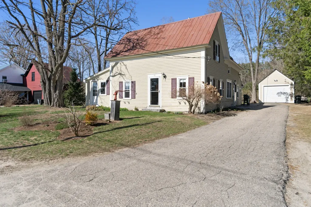18 Hancock Avenue Hiram ME 04041