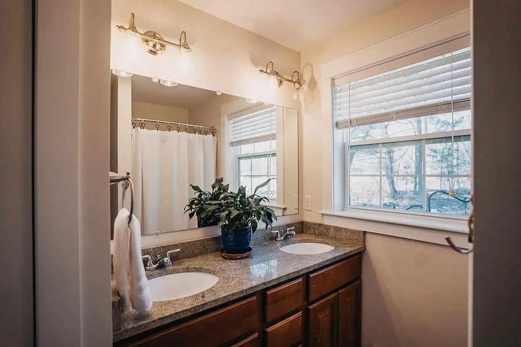 10 Pinewood Street Orono ME 04473