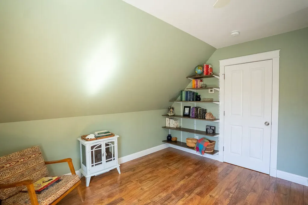 10 Pinewood Street Orono ME 04473