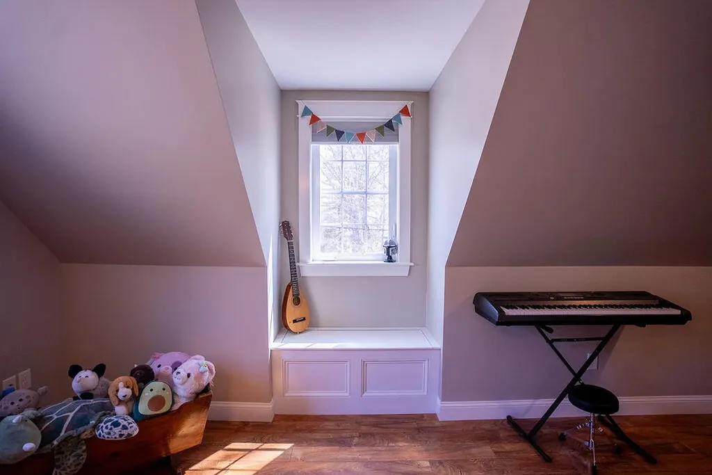 10 Pinewood Street Orono ME 04473