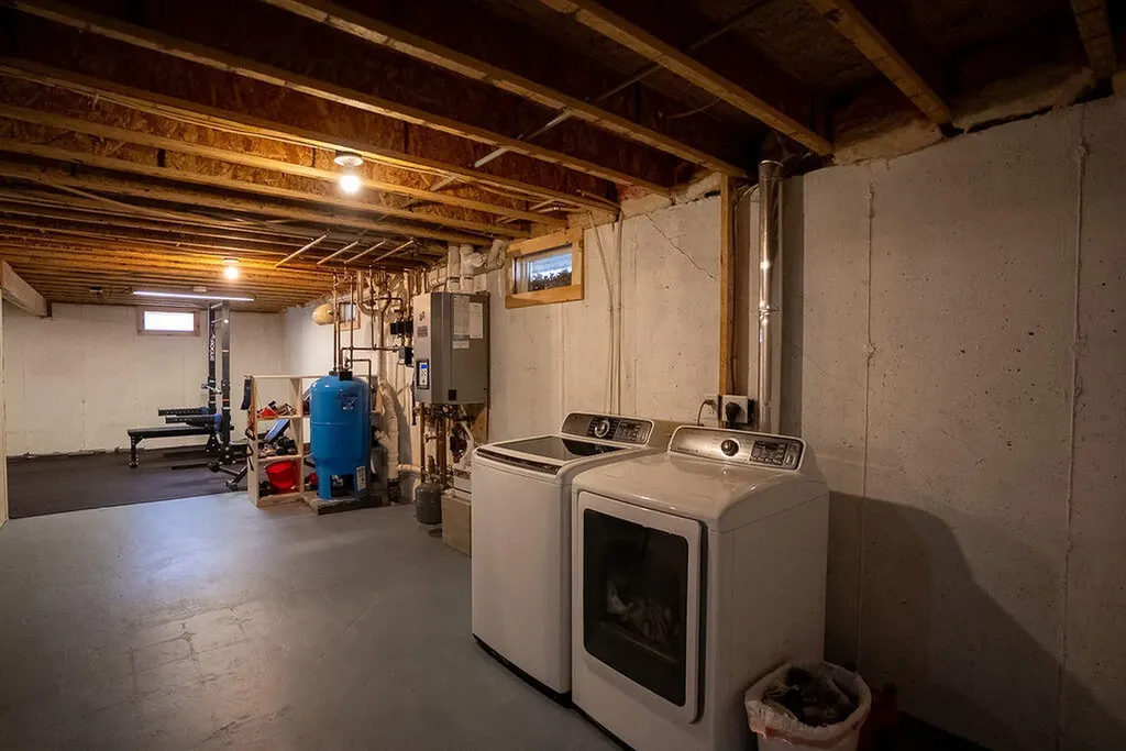 10 Pinewood Street Orono ME 04473
