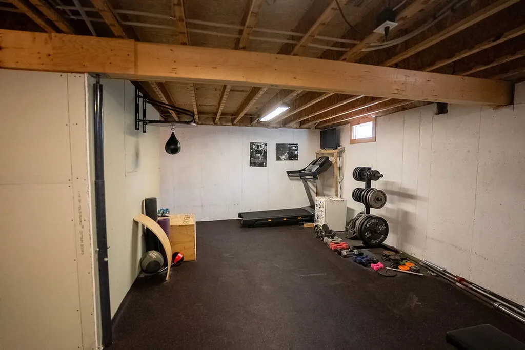10 Pinewood Street Orono ME 04473