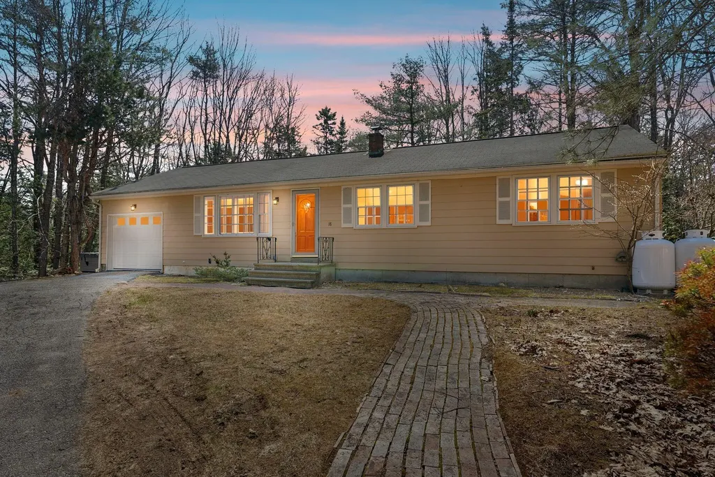 18 Sequoia Drive Freeport ME 04032