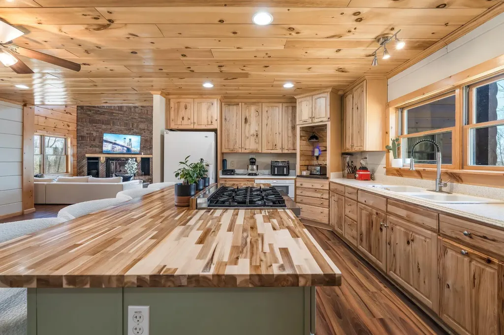 23 Hillcrest Lane Dyer Brook ME 04747