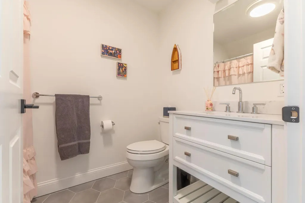 52 Boulder Cove Way Lamoine ME 04605