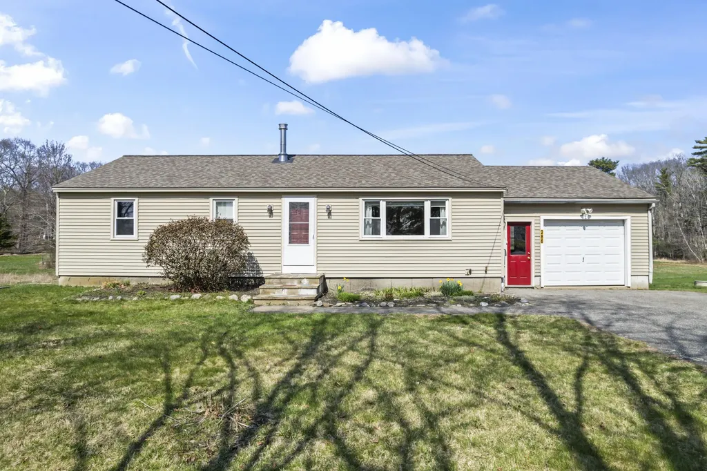 286 Hanscom Road Eliot ME 03903