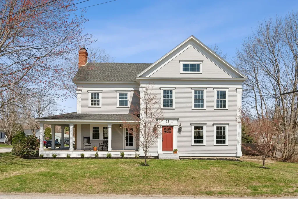 11 Cheverus Road Cape Elizabeth ME 04107