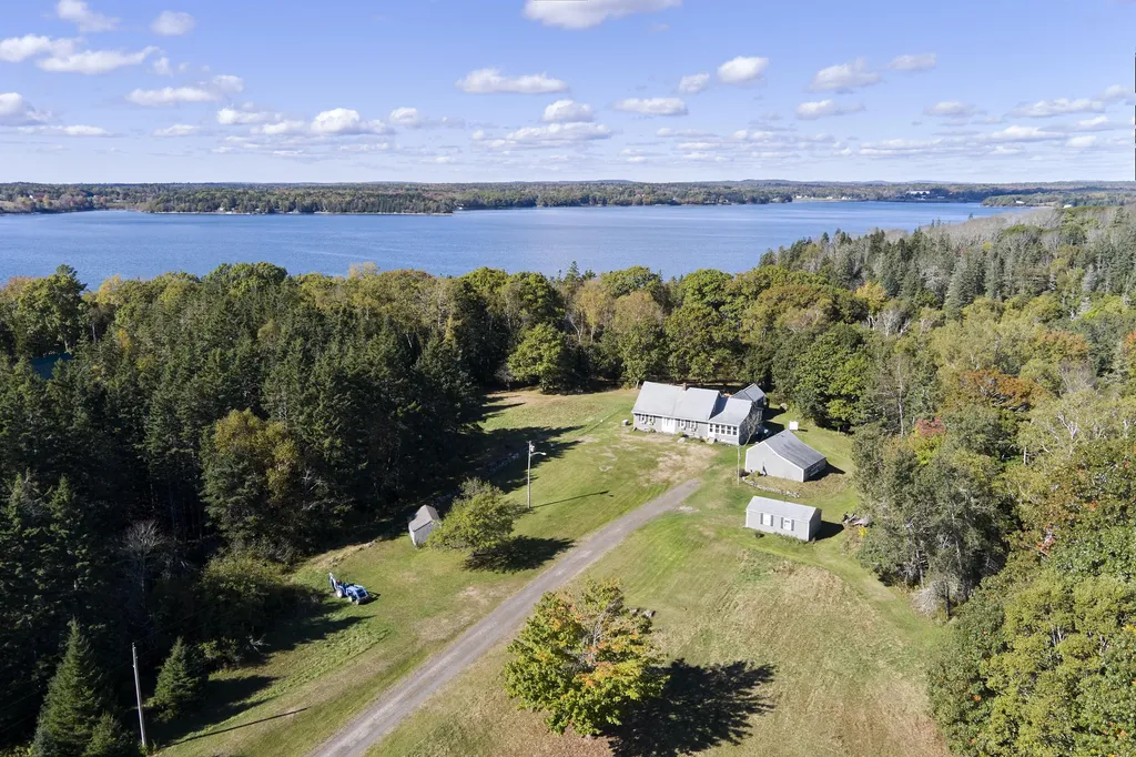 422 Wallston Road Saint George ME 04860