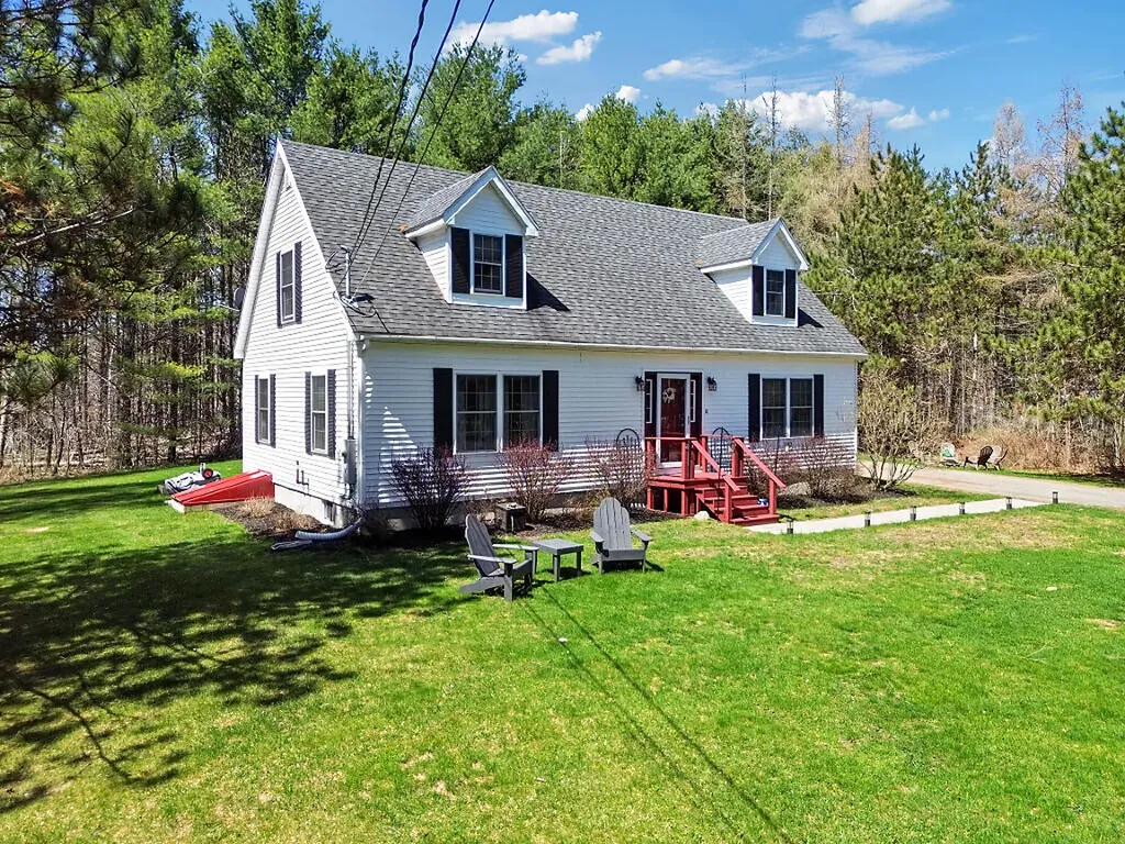 10 Peck Drive Newport ME 04953